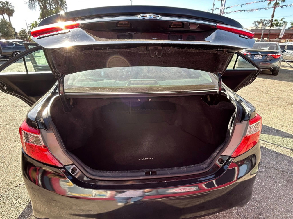 2012 Toyota Camry SE - Photo 9
