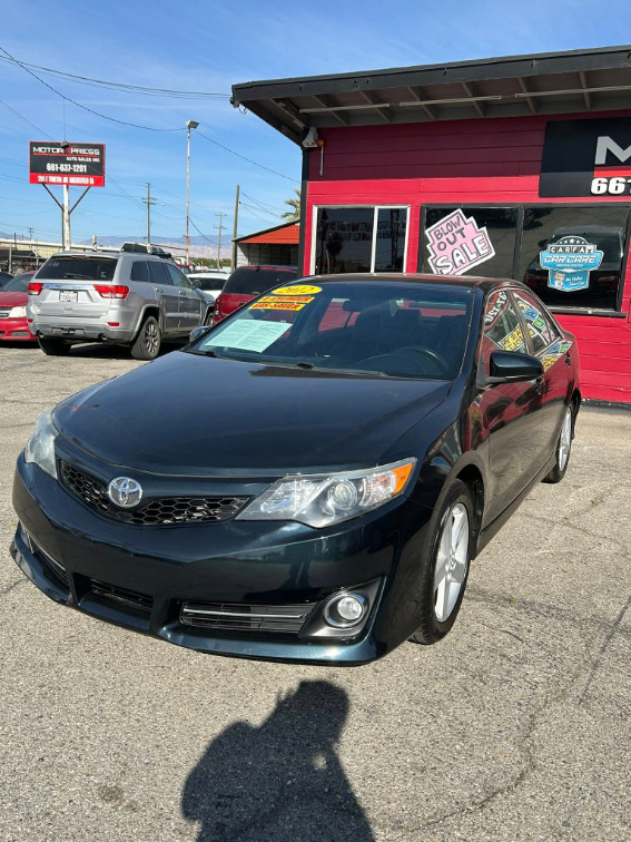 2012 Toyota Camry SE - Photo 2