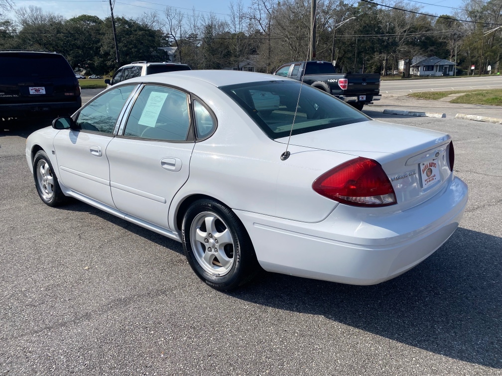 Additional photo of vehicle.