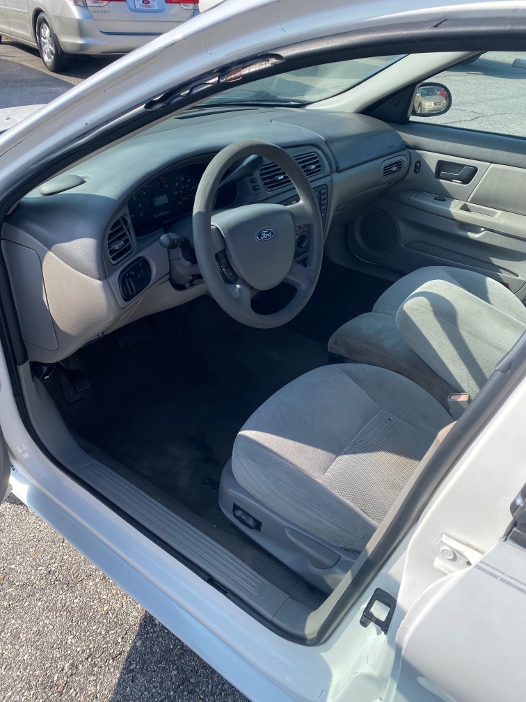 Additional photo of vehicle.