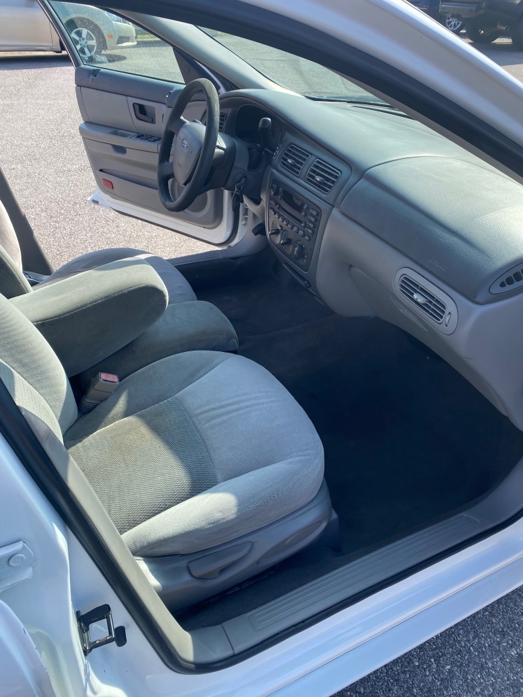 Additional photo of vehicle.