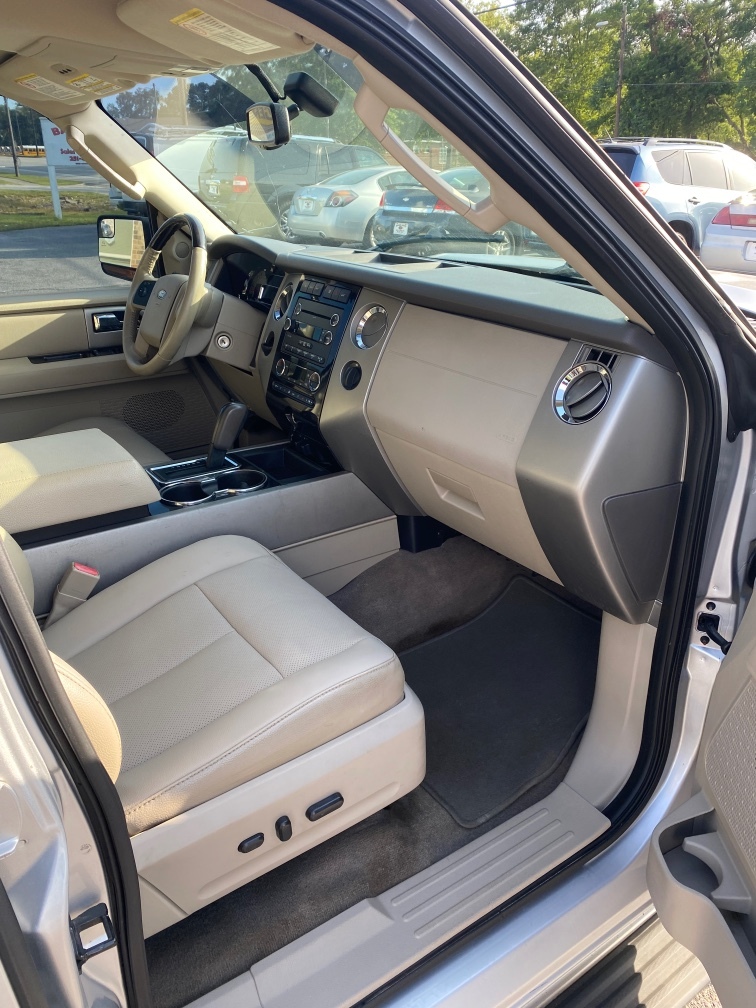 2014 Ford Expedition Limited photo 21