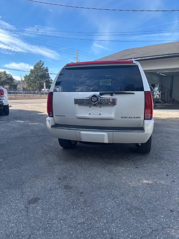 2011 Cadillac Escalade Platinum Edition