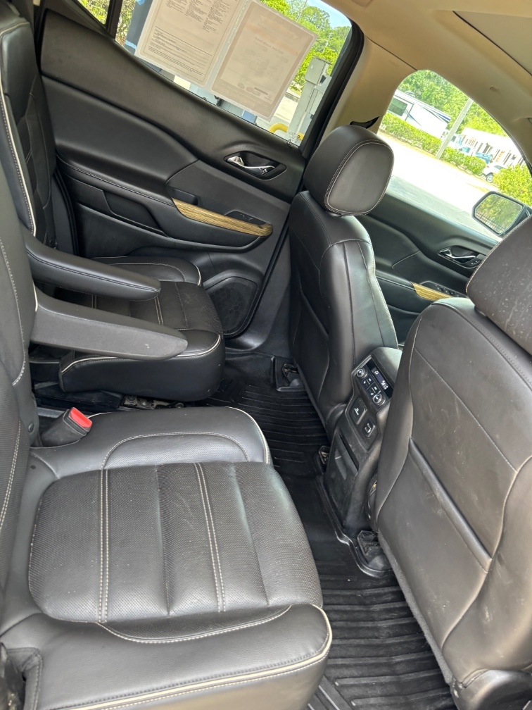 Additional photo of vehicle.
