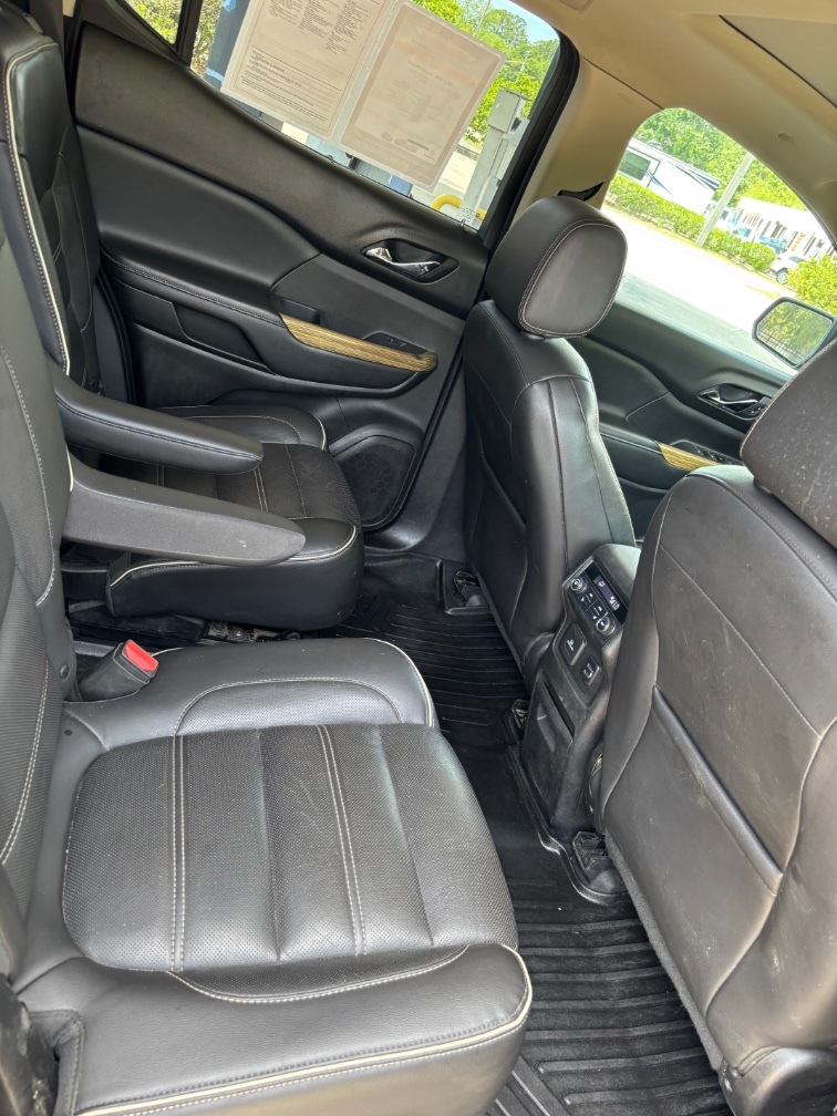 Additional photo of vehicle.