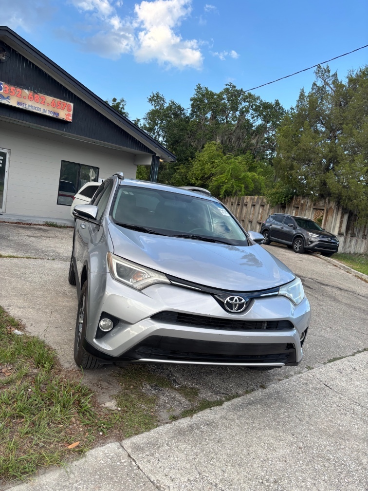 2016 Toyota RAV4 XLE's photo
