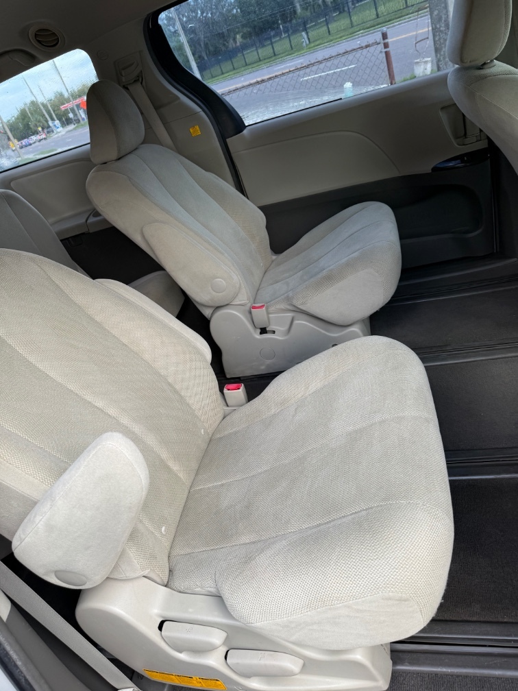 2011 Toyota Sienna Base - Photo 6