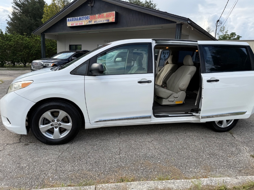 2011 Toyota Sienna Base - Photo 7