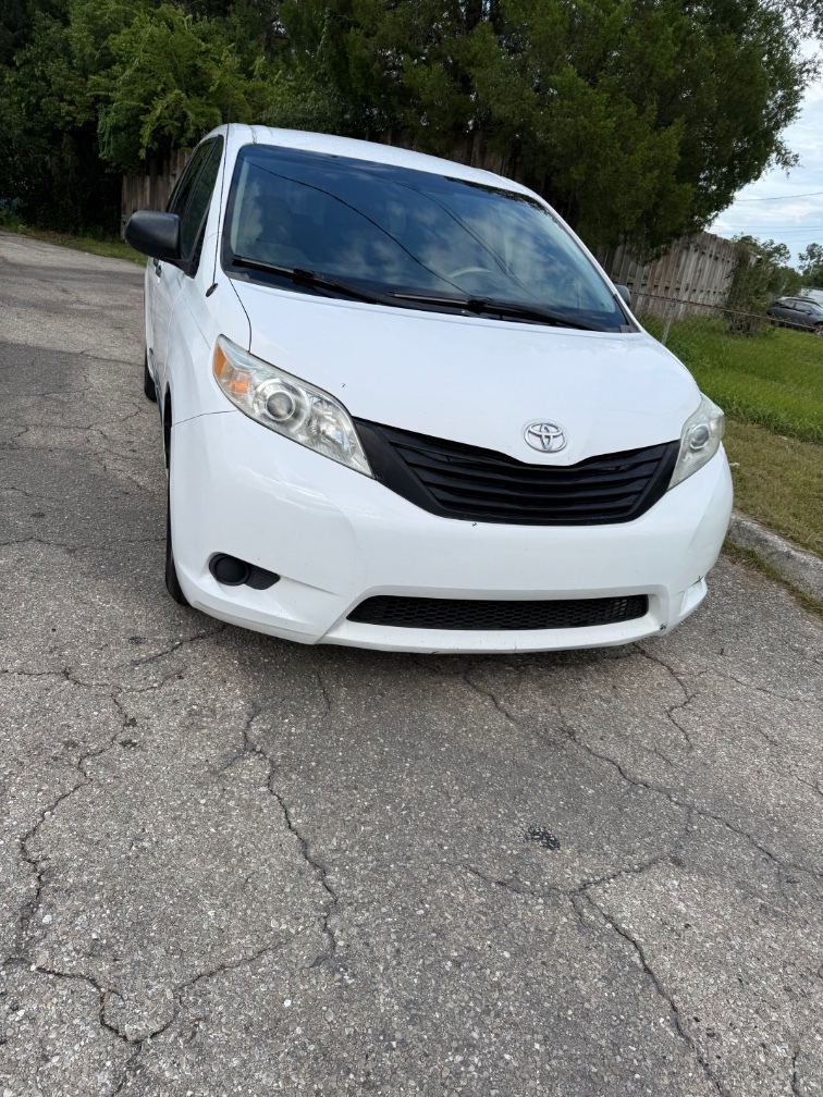 2011 Toyota Sienna Base - Photo 9