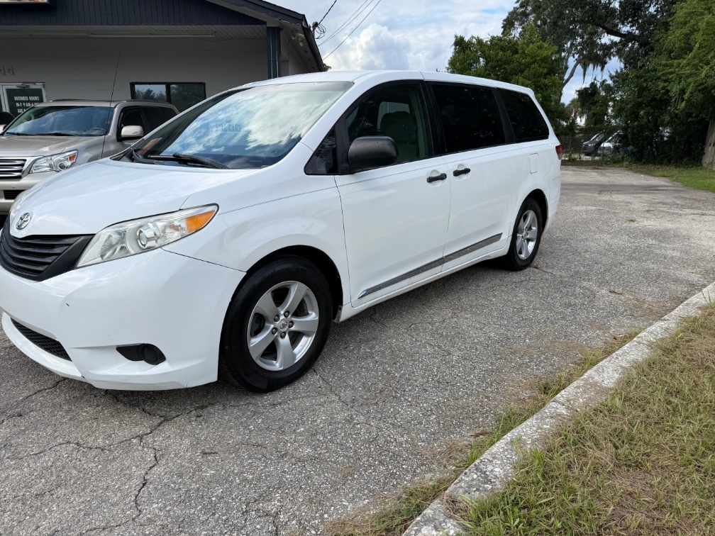 2011 Toyota Sienna Base - Photo 10