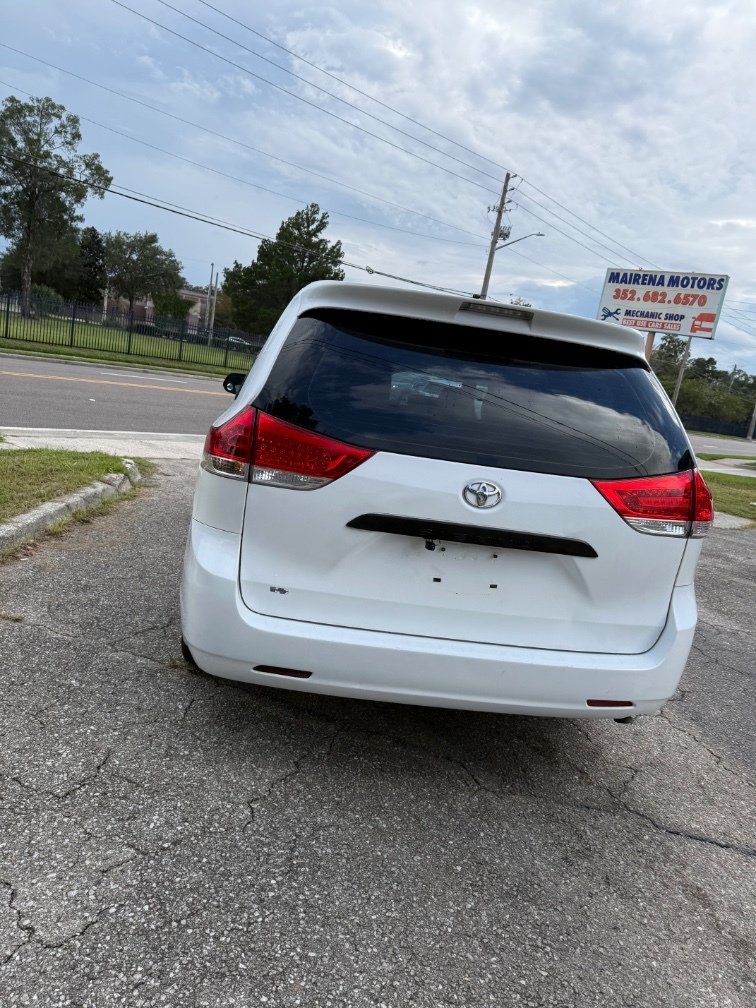 2011 Toyota Sienna Base - Photo 12
