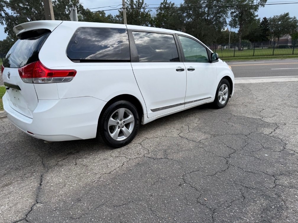 2011 Toyota Sienna Base - Photo 13