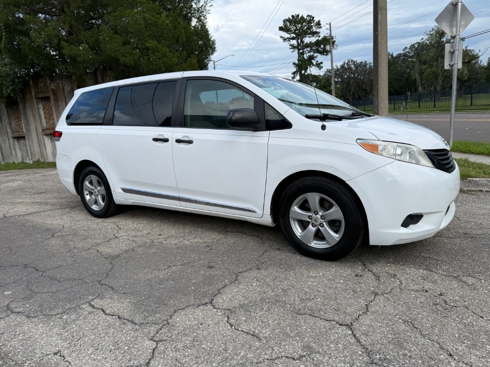2011 Toyota Sienna Base - Photo 14