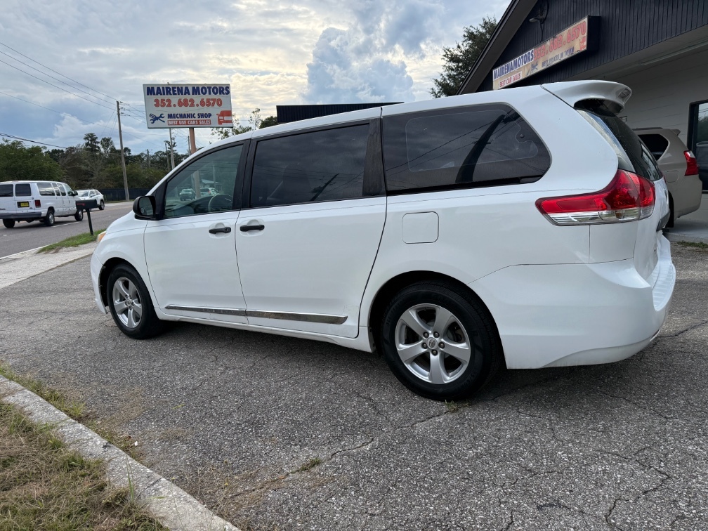2011 Toyota Sienna Base - Photo 15