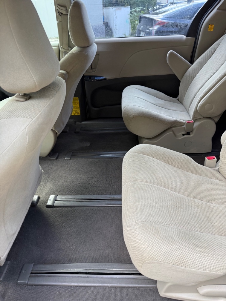 2011 Toyota Sienna Base - Photo 16
