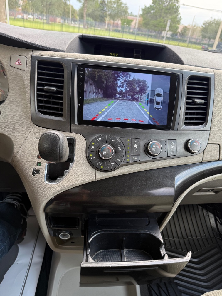 2011 Toyota Sienna Base - Photo 17