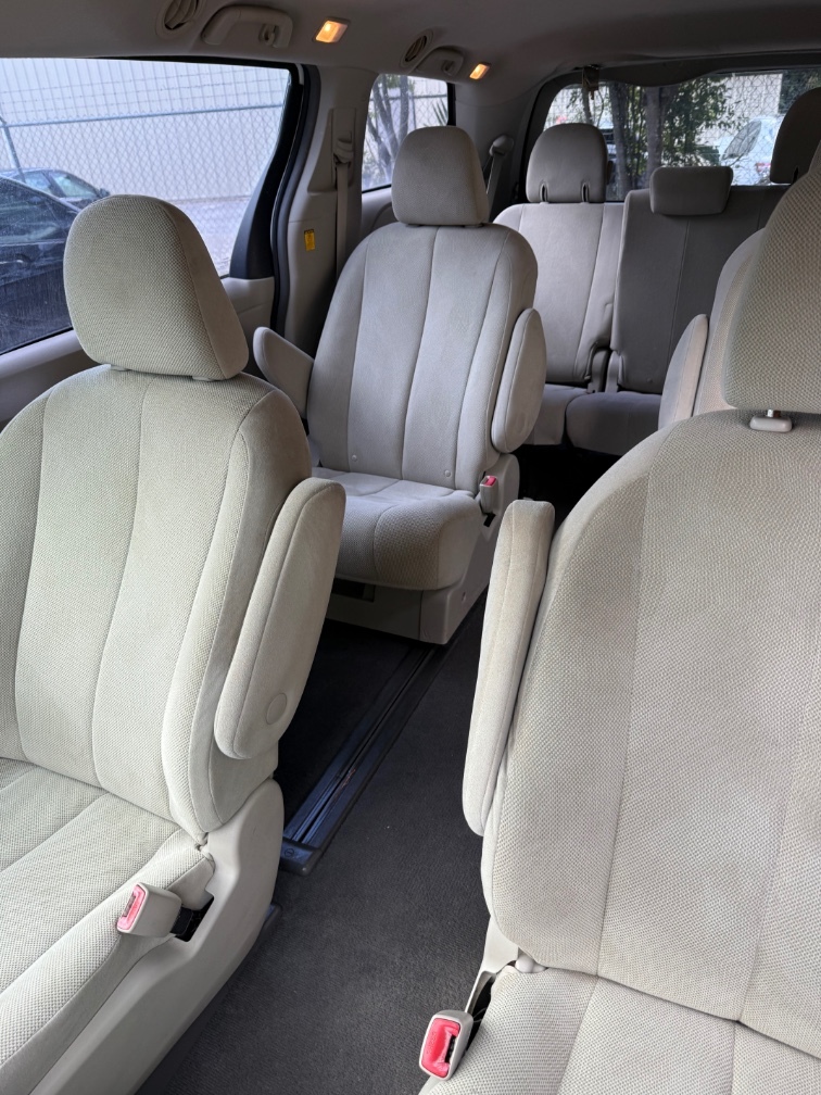 2011 Toyota Sienna Base - Photo 20