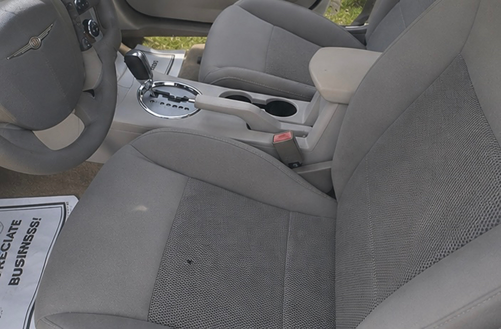 Additional photo of vehicle.