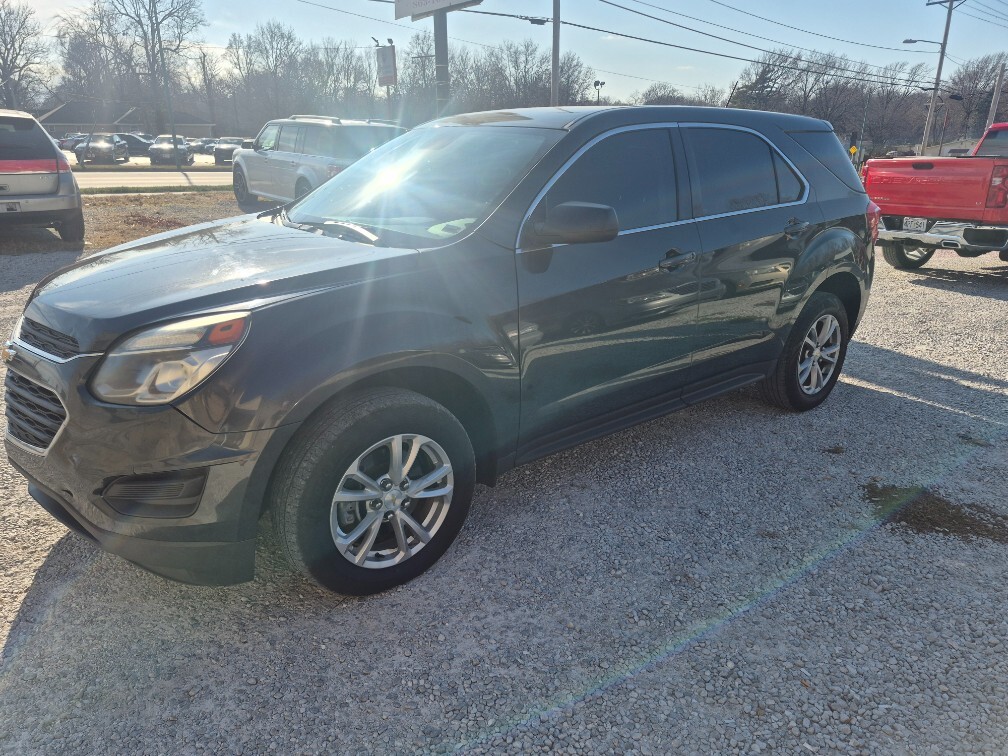 2017 Chevrolet Equinox LS's photo