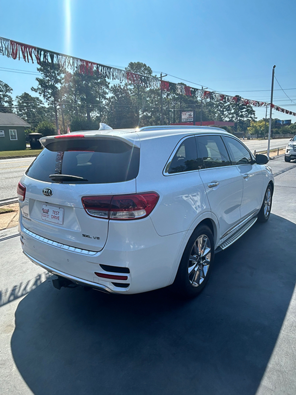 Additional photo of vehicle.