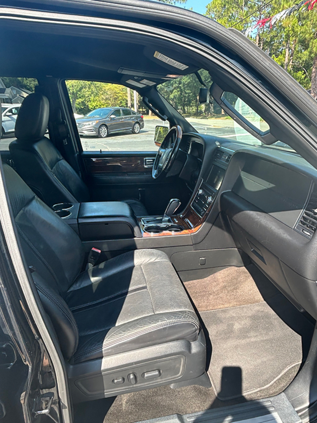 Additional photo of vehicle.