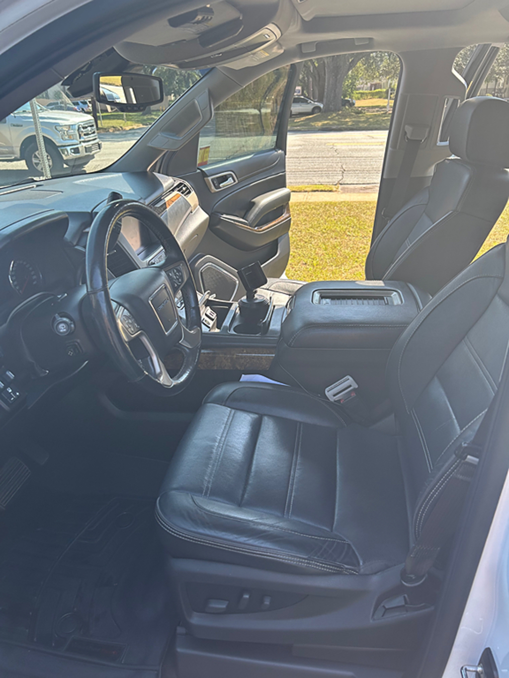 Additional photo of vehicle.