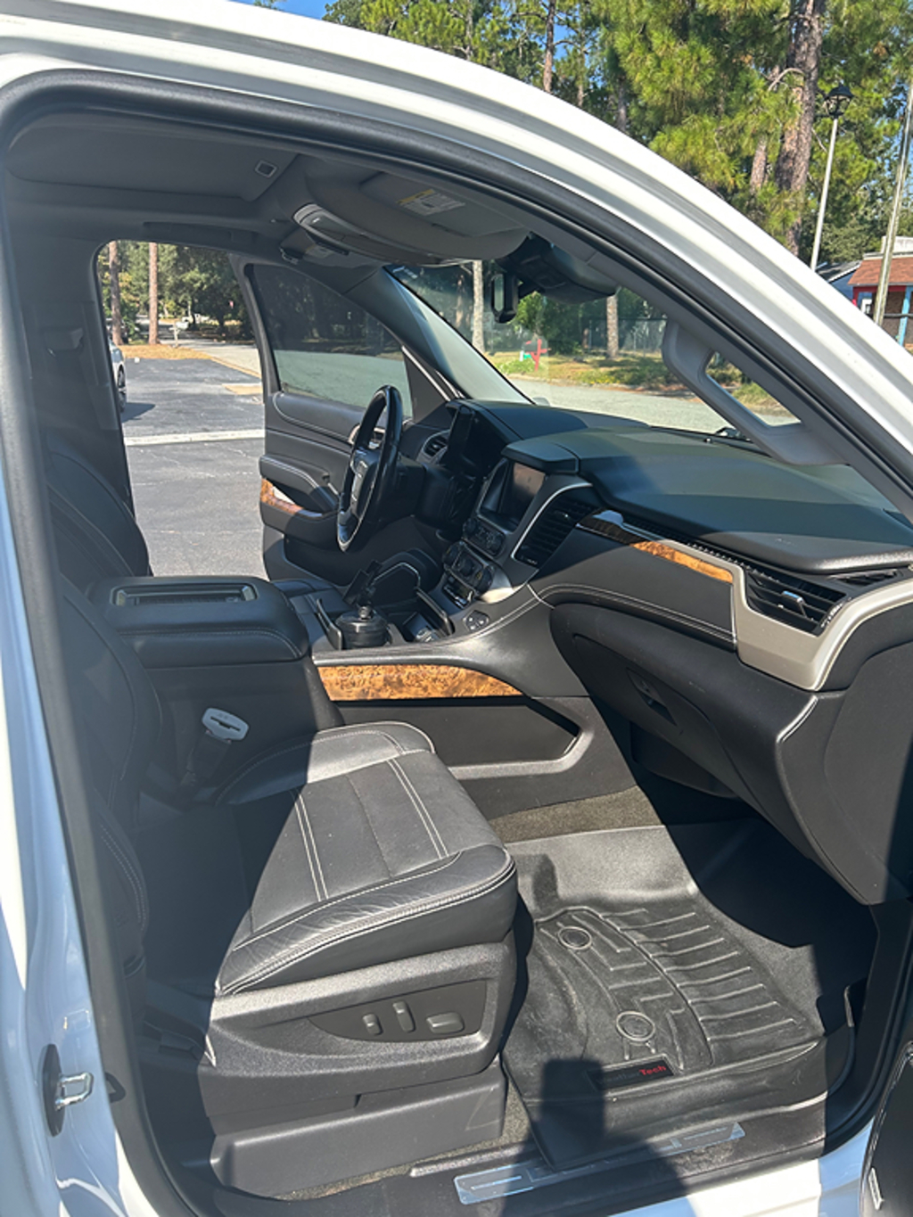 Additional photo of vehicle.