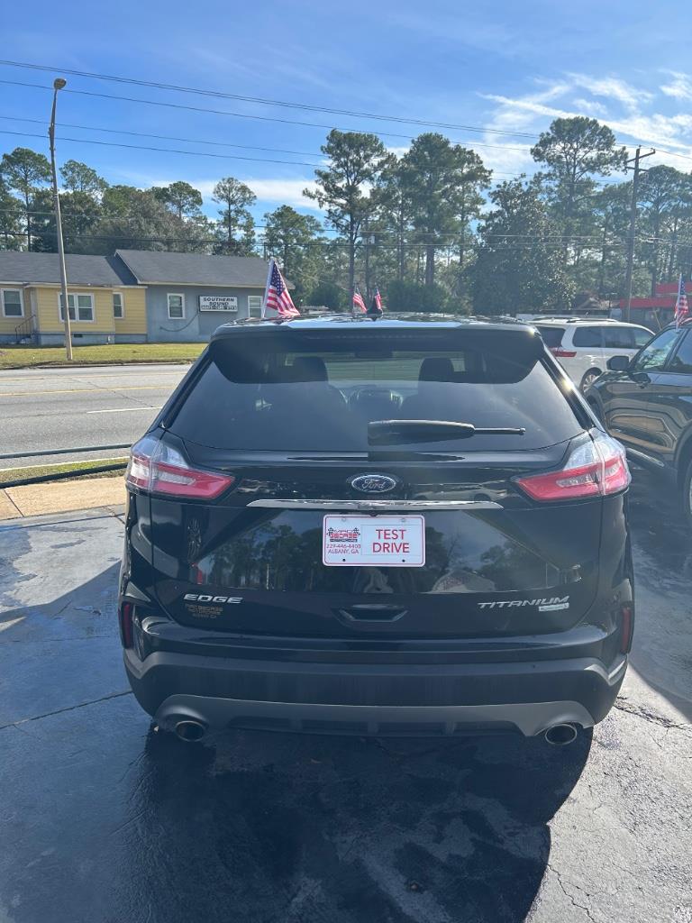 Additional photo of vehicle.