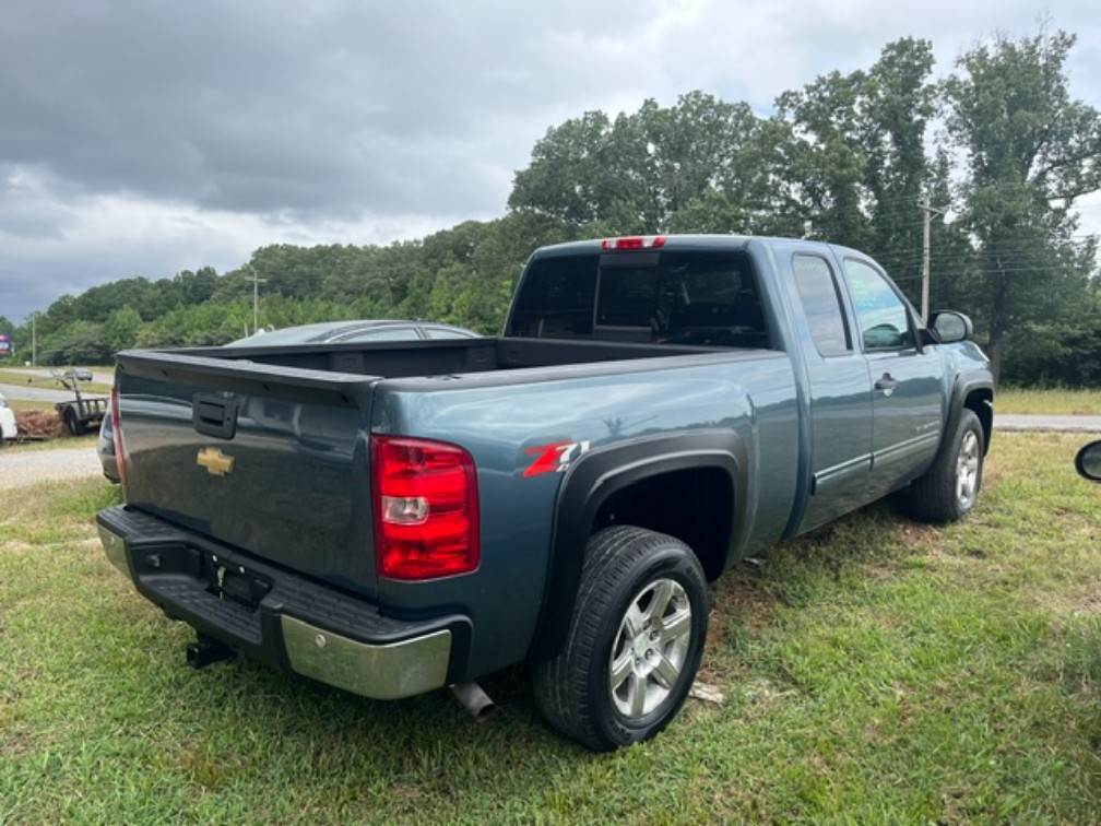 Additional photo of vehicle.