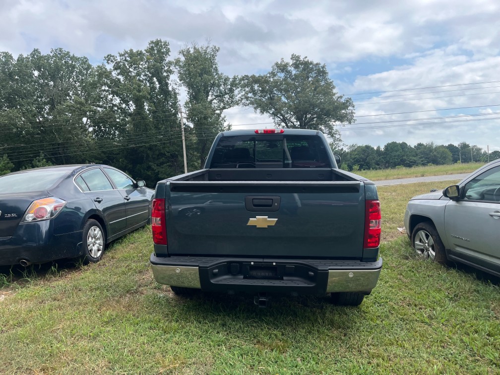 Additional photo of vehicle.