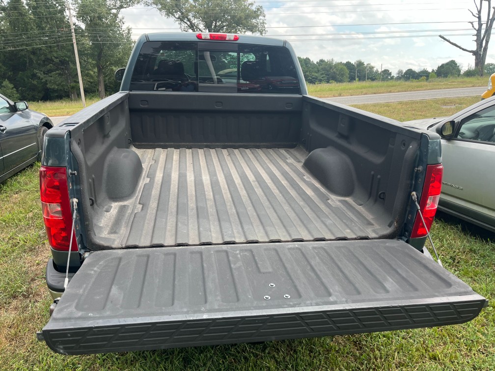 Additional photo of vehicle.