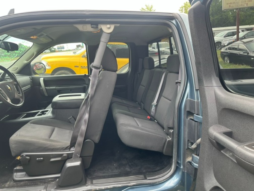 Additional photo of vehicle.