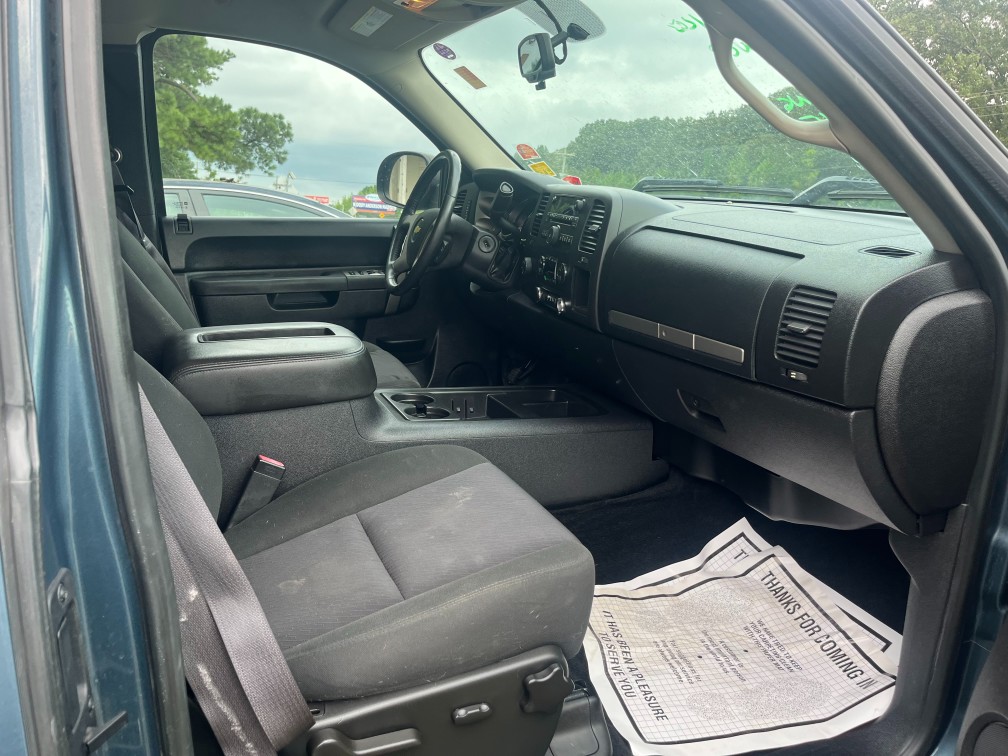 Additional photo of vehicle.