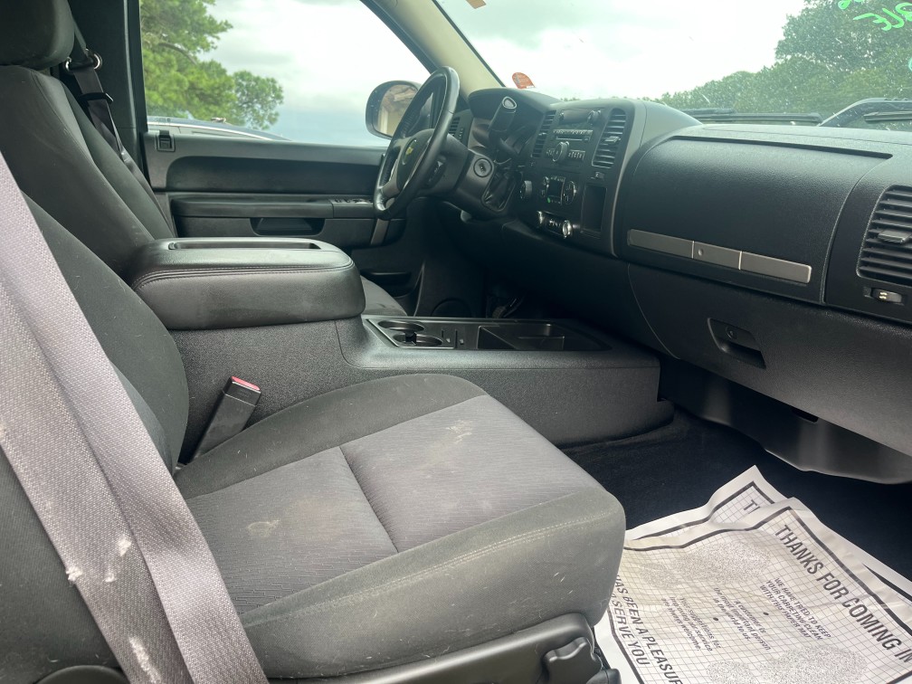 Additional photo of vehicle.