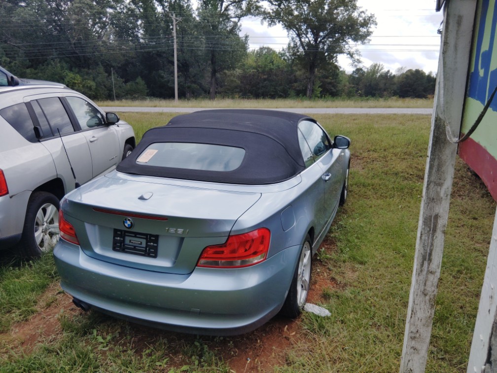 Additional photo of vehicle.