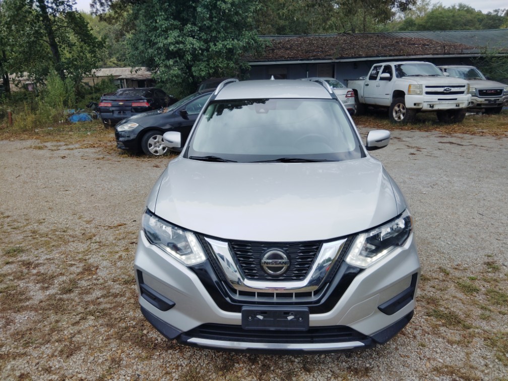 2019 Nissan Rogue SV's photo