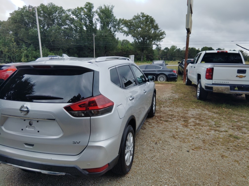 Additional photo of vehicle.