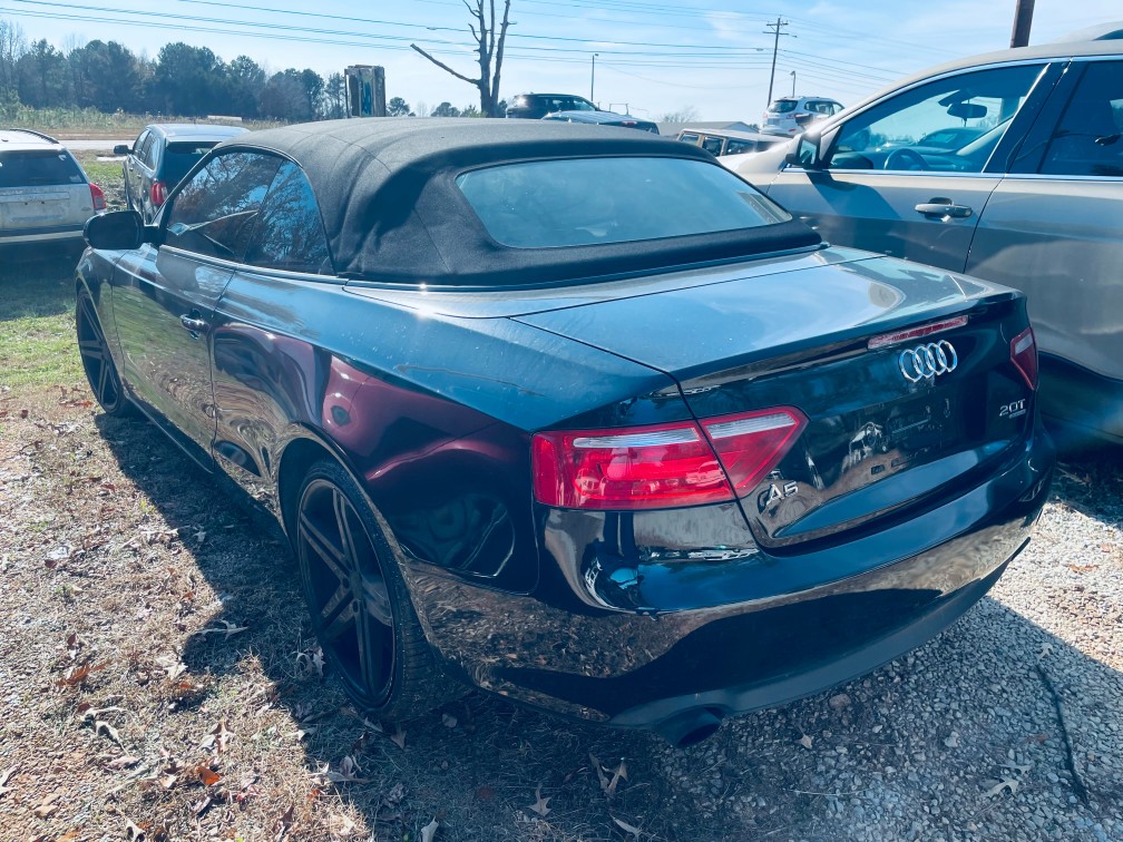 Additional photo of vehicle.