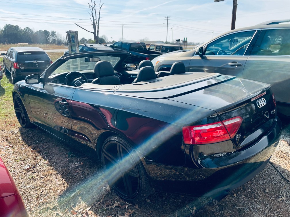 Additional photo of vehicle.