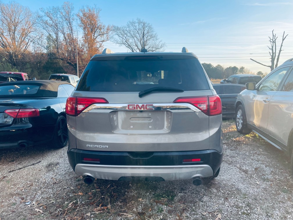 Additional photo of vehicle.