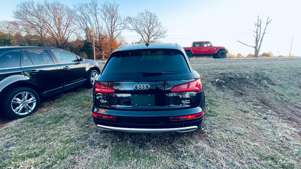 Additional photo of vehicle.