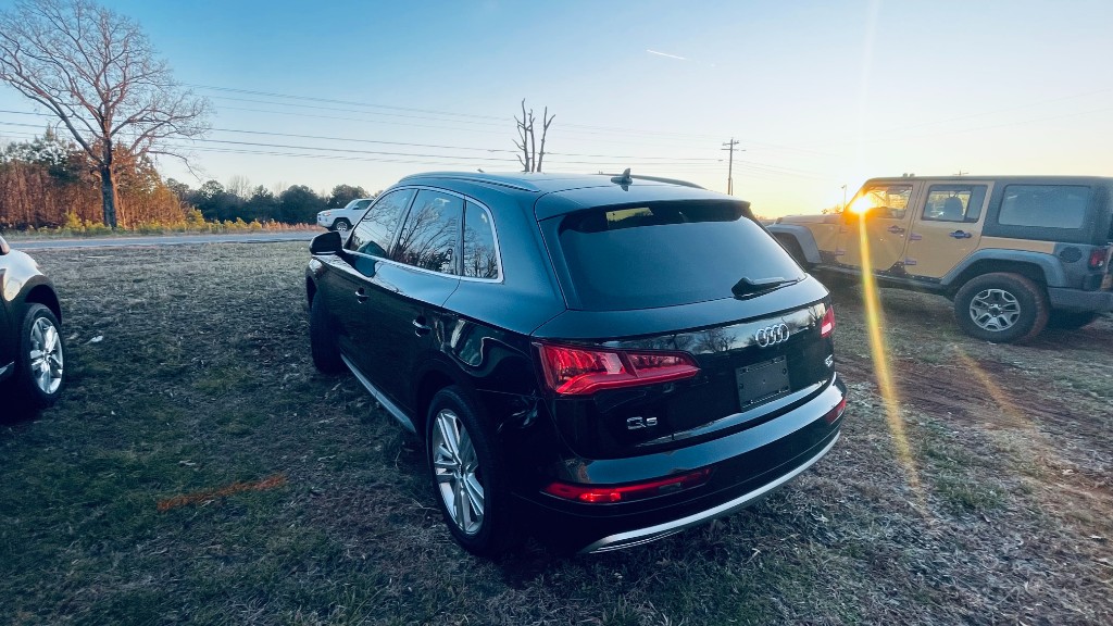 Additional photo of vehicle.