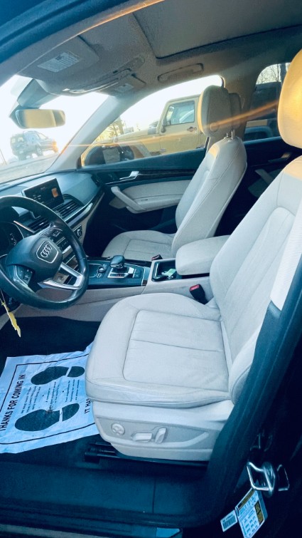 Additional photo of vehicle.