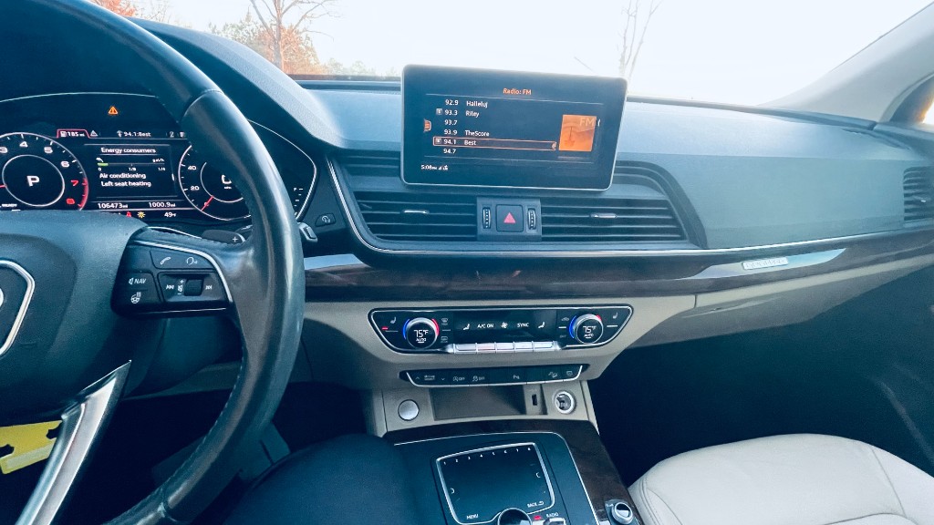 Additional photo of vehicle.