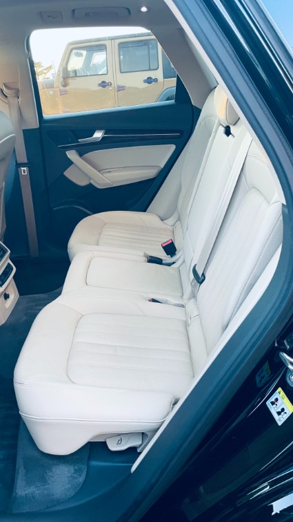 Additional photo of vehicle.