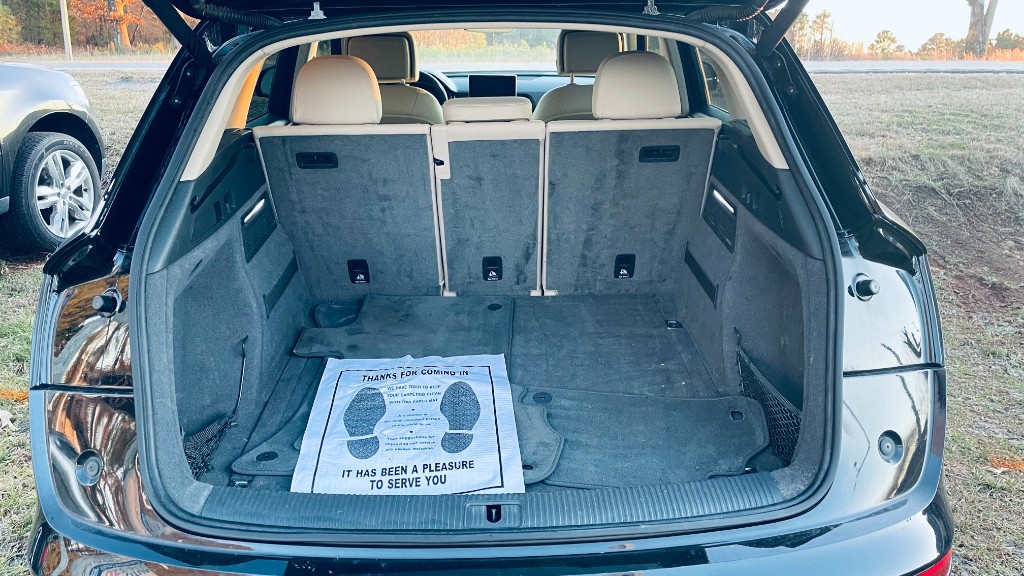 Additional photo of vehicle.