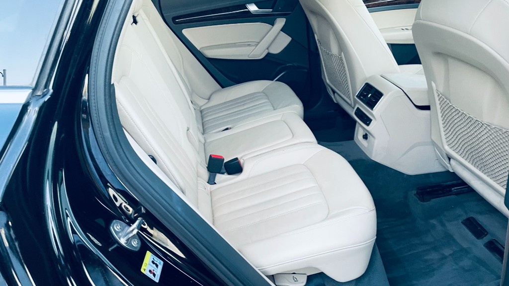 Additional photo of vehicle.