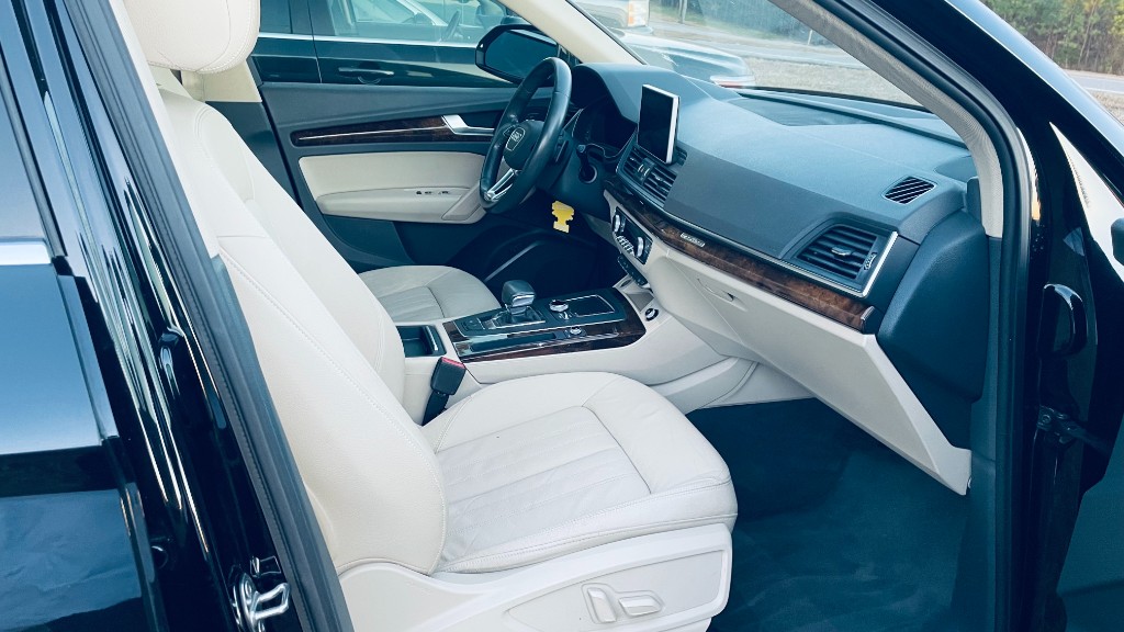 Additional photo of vehicle.