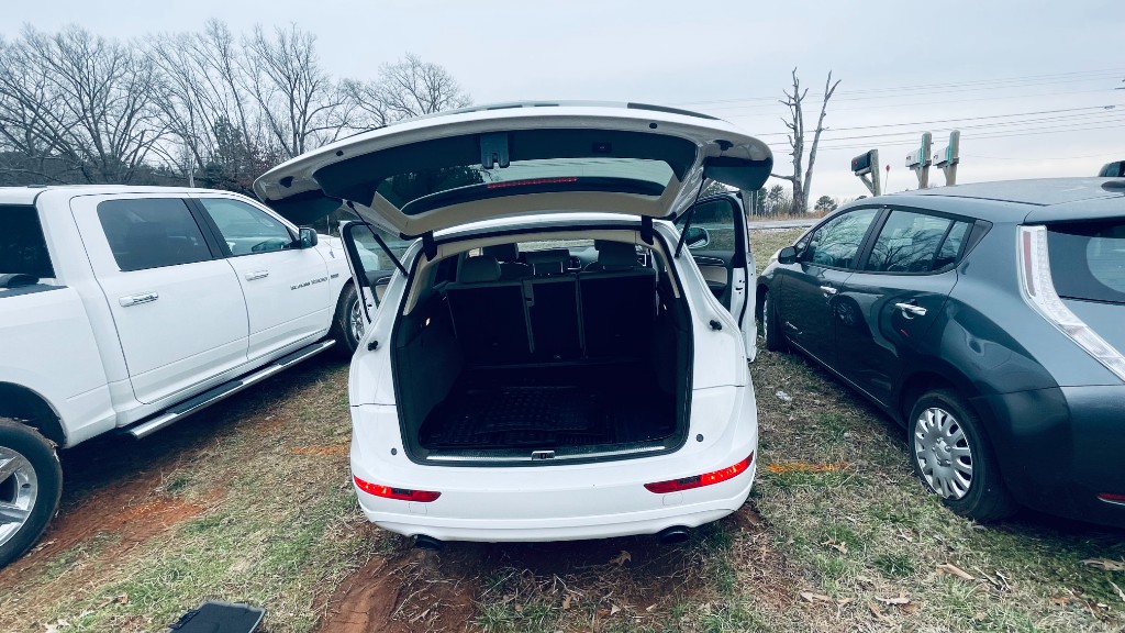 Additional photo of vehicle.
