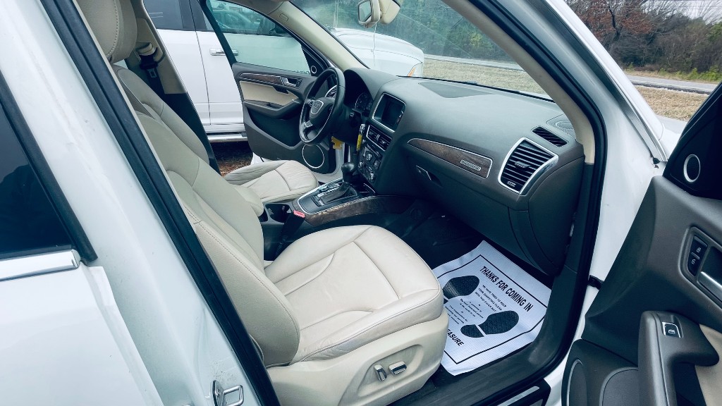 Additional photo of vehicle.